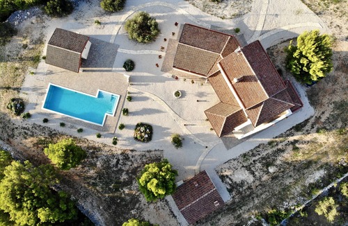 Primosten Burnji Villa | Cozy Retreat with Pool, Surrounded by Olive Groves & Vineyards