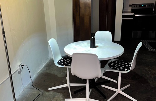 Cedar Crest House | Cozy Retro 1-bedroom loft located 10 mins from Downtown Dallas and Deep Ellum