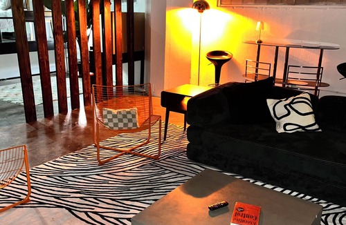 Cedar Crest House | Cozy Retro 1-bedroom loft located 10 mins from Downtown Dallas and Deep Ellum