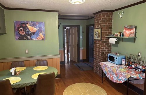 East Raleigh House | Cozy Retro Game Filled Ranch Near Downtown