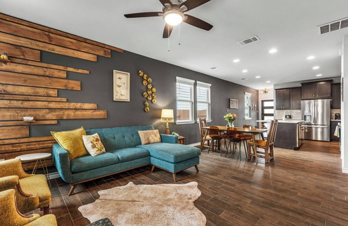 Buda House | Cozy Retro Hideaway with Hot Tub