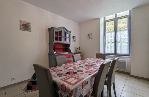 Charraix Cottage | Cozy Riverside Cottage for 6 with Parking in Saint-Julien-des-Chazes