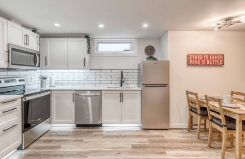 Cochrane House | Cozy Ridge Retreat 2 Bedroom nKing/Queen/Pacman Arcade Machine/Fireplace