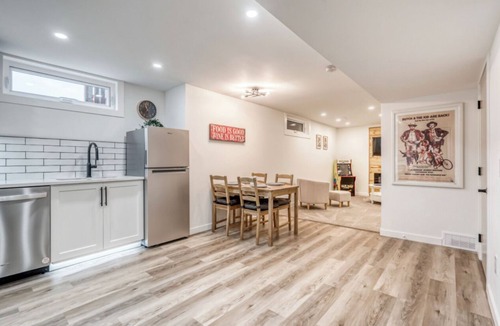Cochrane House | Cozy Ridge Retreat 2 Bedroom nKing/Queen/Pacman Arcade Machine/Fireplace