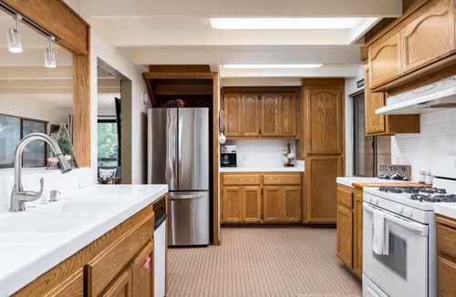 Pollock Pines Cabin | Cozy River Cabin/HOT TUB/Escape from the Bay