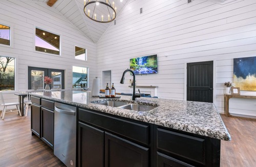 Broken Bow Cabin | Cozy River Getaway W/Heated Pool, Pool Table, Kayaks, Fishing | EV
