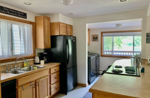 Franklin House | Cozy River Retreat-Gorgeous river views!