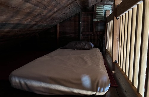 Havana Cabin | Cozy river retreat on the Illinois River with beach access!