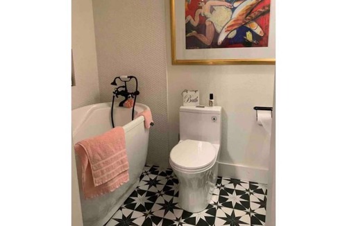 North Sultan House | Cozy Riverfront A frame retreat