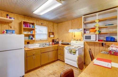 Hardy House | Cozy Riverfront Cabin ~ 2 Mi to Main Street Hardy
