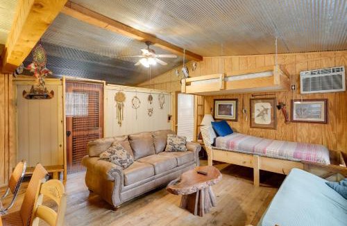 Hardy House | Cozy Riverfront Cabin ~ 2 Mi to Main Street Hardy