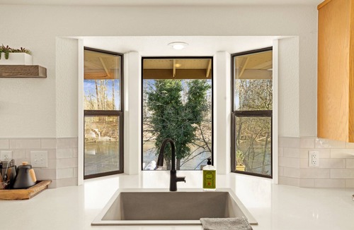 Puyallup Cottage | Cozy Riverfront Cottage | Salt Hot Tub & Firepit