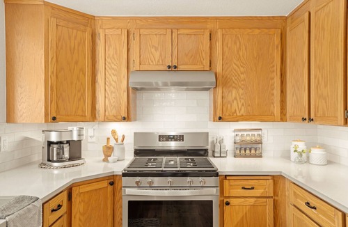 Puyallup Cottage | Cozy Riverfront Cottage | Salt Hot Tub & Firepit