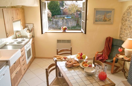 Semur-en-Auxois House | Cozy Riverfront House with Views in Charming Medieval Town - Discounts Available