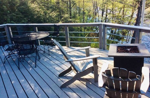 East Jamaica House | Cozy Riverfront Home in beautiful Jamaica