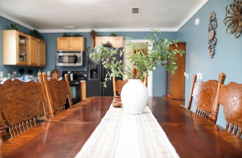 Moscow House | Cozy riverfront home!