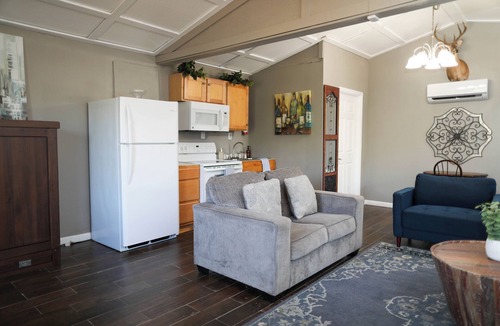 Moscow House | Cozy riverfront home!