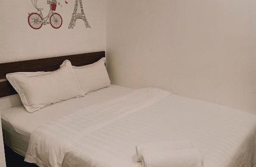 Taman Kota Laksamana Hotel | Cozy Riverside Hotel