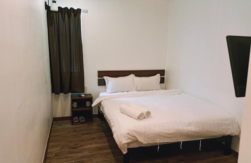 Taman Kota Laksamana Hotel | Cozy Riverside Hotel