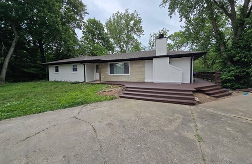 Crawfordsville House | Cozy Riverside Retreat on Sugar Creek – Perfect for a Relaxing Getaway!