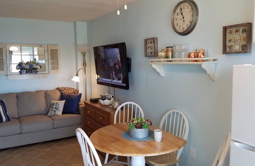 Wells Beach Condo | Cozy Riverside Studio Condo Two Minute Walk To Wells Beachn