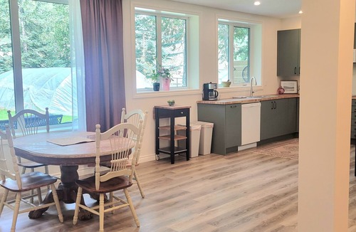 Northwest Calgary Apartment | Cozy Riverside Suite - Hot Tub