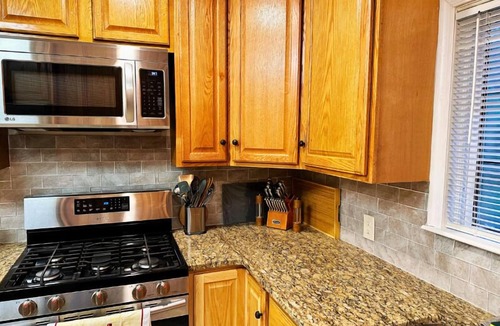 Montague House | Cozy Riverside View House