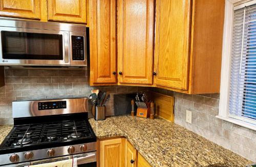 Montague House | Cozy Riverside View House