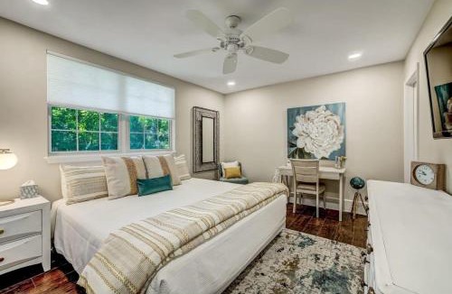 Riverside House | Cozy Riverside Villa - Walkable to Bars & Restaurants