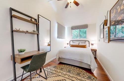 Forestville House | Cozy Riverview Cabin