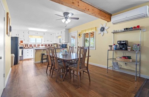 Saint Stephens House | Cozy Rock View Haven