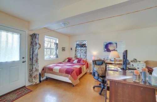 Rogers Apartment | Cozy Rogers Studio Apt w/Lake Access & Fire Pit!