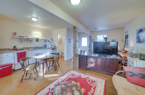 Rogers Apartment | Cozy Rogers Studio Apt w/Lake Access & Fire Pit!