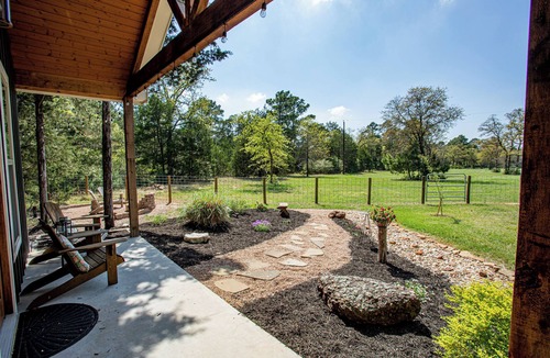 Smithville Cottage | Cozy, romantic 1 bedroom cottage near Smithville