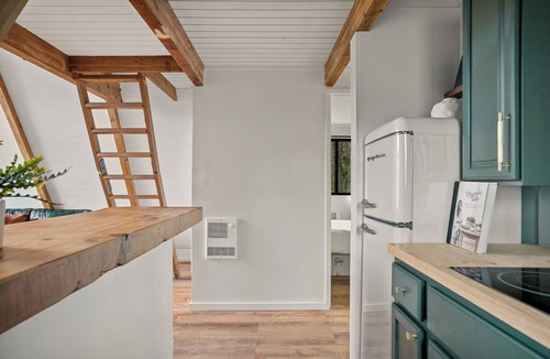 Arrowbear Lake Ski Chalet | Cozy Romantic A-Frame w/Stunning Views Fireplace