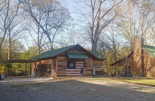 Pangburn Cabin | Cozy romantic cabin with 1 bedroom and WiFi, AC in peaceful PangburnnNO PETS n