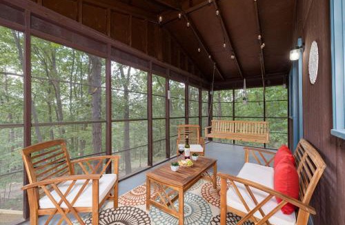 Shenandoah Ski Chalet | Cozy Romantic Cabin with Fire Pit Near Shenandoah NP