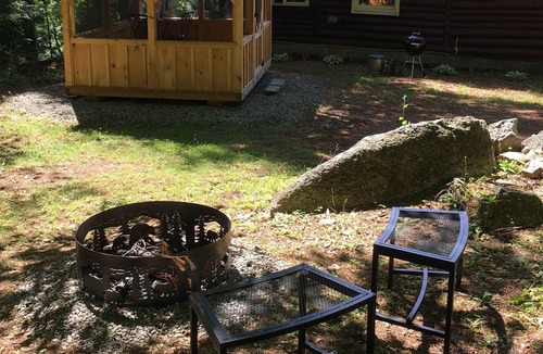 Lucerne-in-Maine Cabin | Cozy Romantic Lakefront Cabin with Sleeping Loft