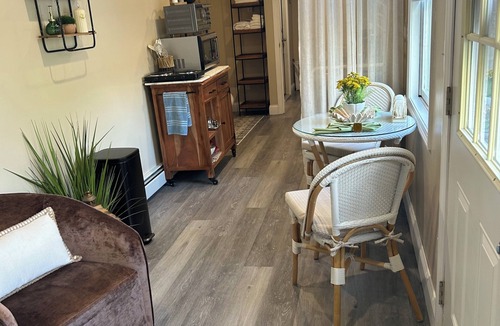Marlborough Apartment | Cozy Romantic Mountain View studio at the base of Mt Monadnock