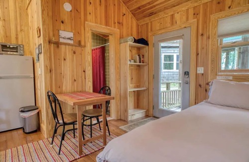 Chimney Rock Cabin | Cozy Romantic, Pet Friendly, Craftsmen Cabin In The Woods, DISCOUNTED RATES