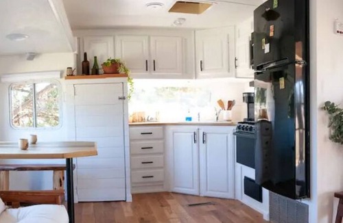 Greenville House | Cozy Romantic Secluded Private Country Chic Tiny House on 5 acre farm.