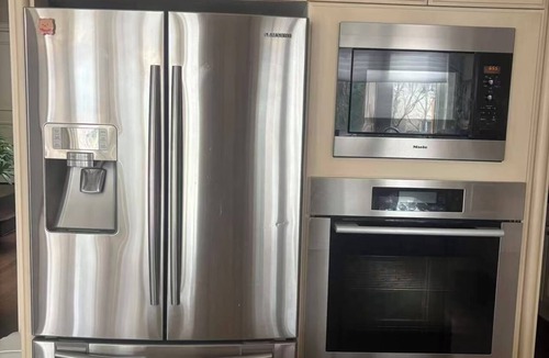 North York House | Cozy Room 202 | Private Bathroom | Free Parking | Easy Transit