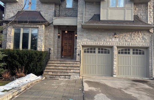 North York House | Cozy Room 202 | Private Bathroom | Free Parking | Easy Transit