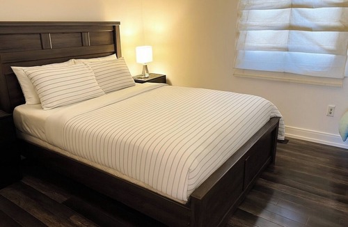Brampton House | Cozy room in a modern house