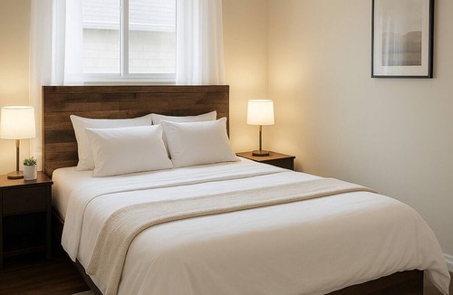 Brampton House | Cozy room in a modern house