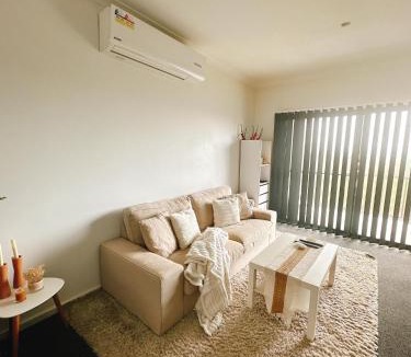 Cranbourne West House | Cozy room in Cranbourne