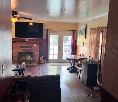 Downey Bed & Breakfast | Cozy Room In Downey