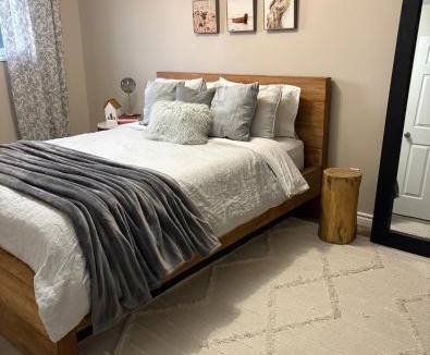 Elliot Lake House | Cozy Room in Elliot Lake