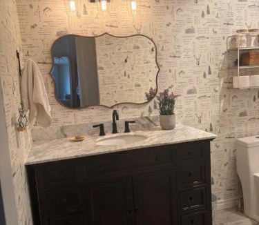 Elliot Lake House | Cozy Room in Elliot Lake