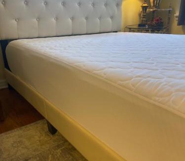 Airport Township House | Cozy room in house at Airport & Highway